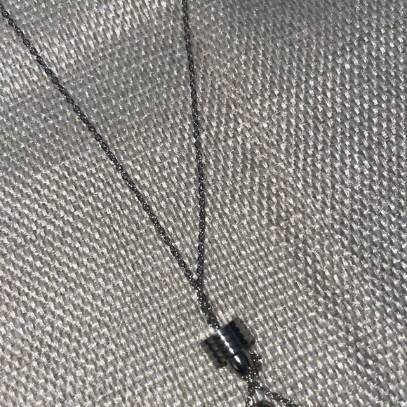 Minimalist heart Chain silver Necklace - Picture 6 of 7